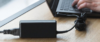 Apakah Laptop Boleh Terus Menerus Dicolok Charger Saat Digunakan?